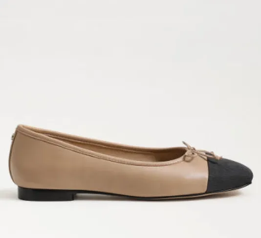 The Cap-Toe Ballet in Beige Black