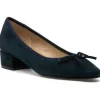 The Low Heel Pump with Bow in Navy