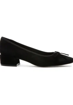The Low Heel Pump with Bow in Black