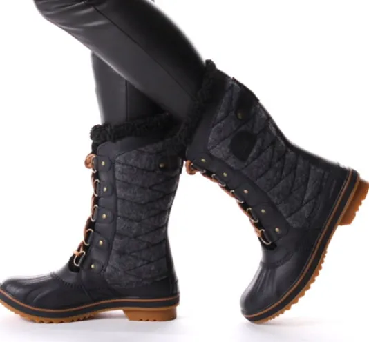 The Quilted Tall Lace Snowboot in Black Gum